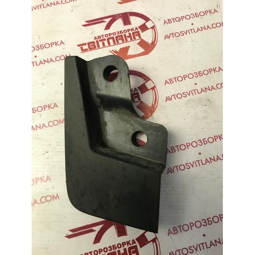 Бризговик передній правий Renault Trafic 2001-2014 8200091702